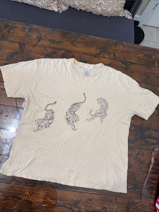 Urban Outfitters Tops - Urban Outfitters Beige Short Sleeve Tee with Black Tiger Print